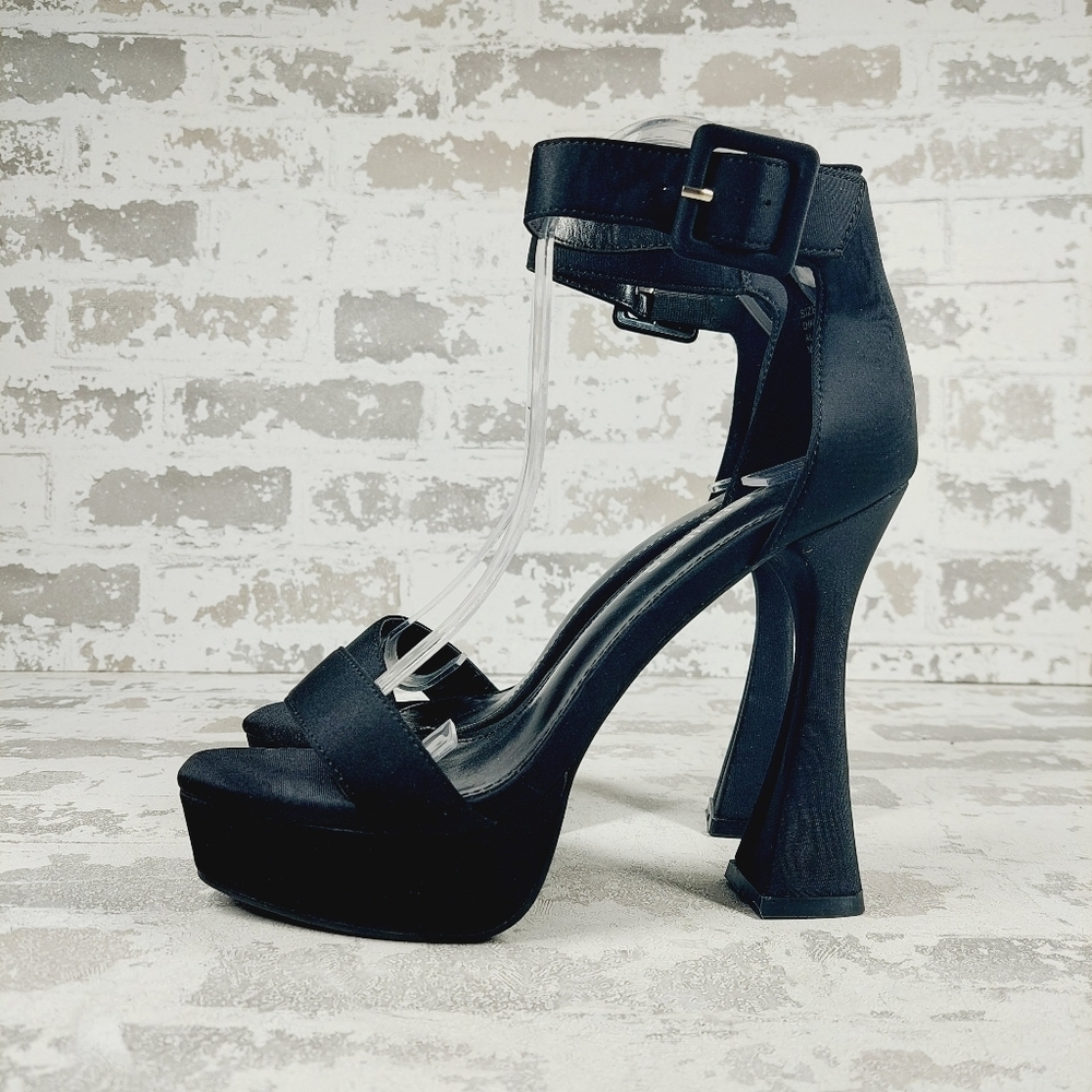 New BERNESS Dinah Black Platform Heeled Sandal A495